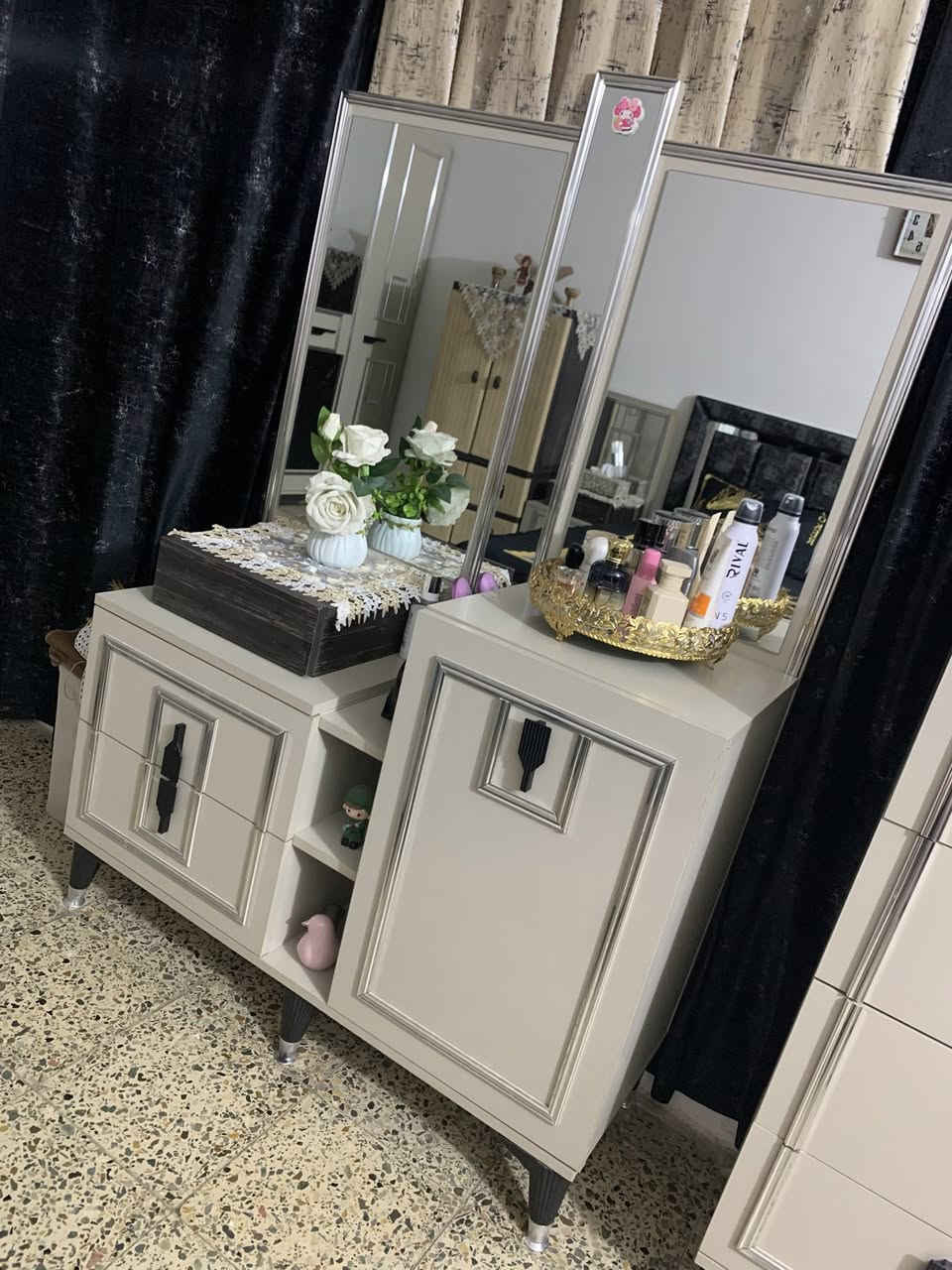 غرفة تركيه عشر قطع نظيفه جدا ولسرير مخزن ب٩٠٠مكاني لغزاليه


**إذا كنت صاحب هذا الإعلان وتريد حذفه لأي سبب، رجاءا أرسل رسالة إلى الدعم الفني**