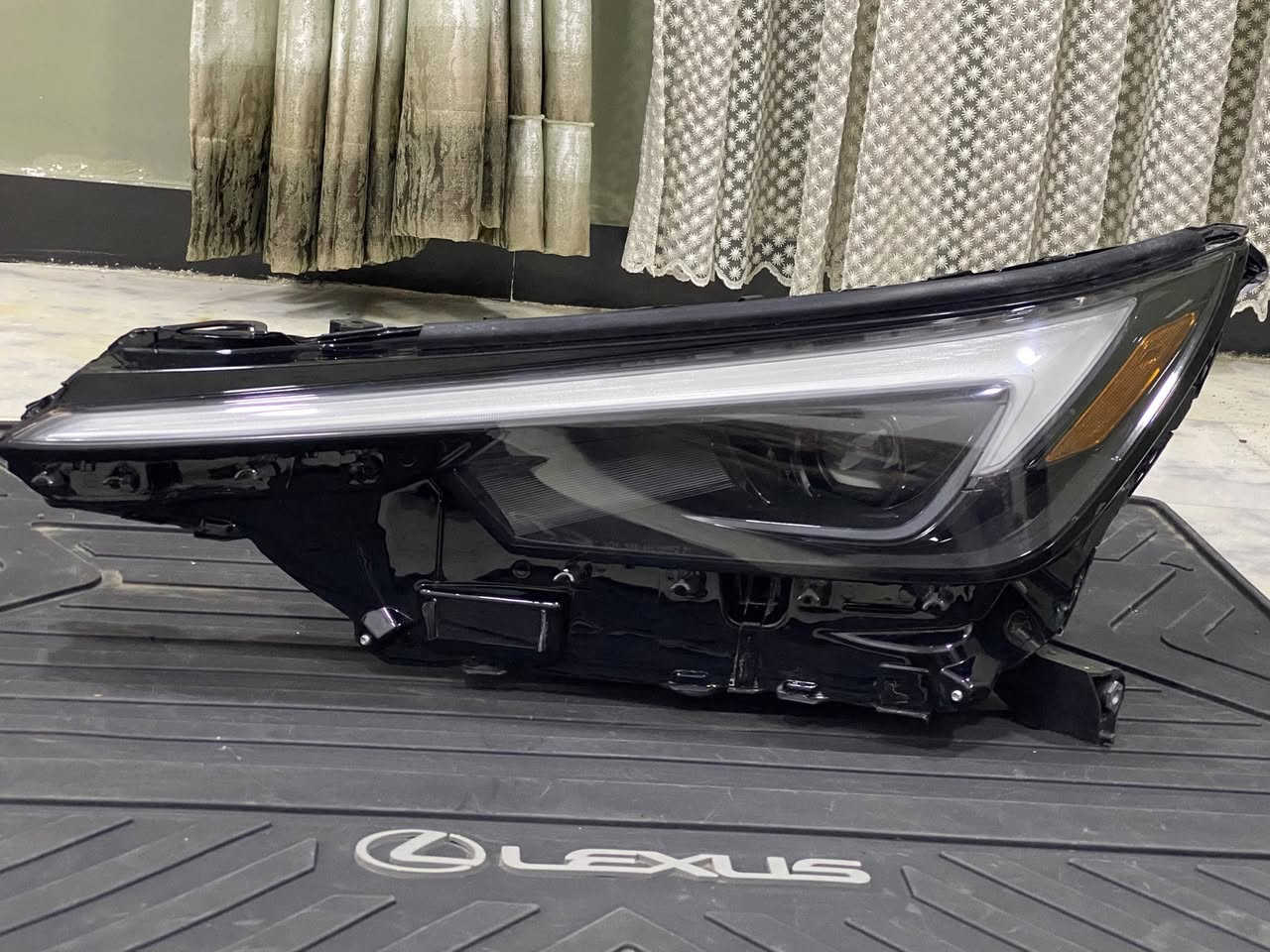 السلام عليكم 
لايت لكزز TX 500. 2024
مع المحوله 
السعر 350$
***********
