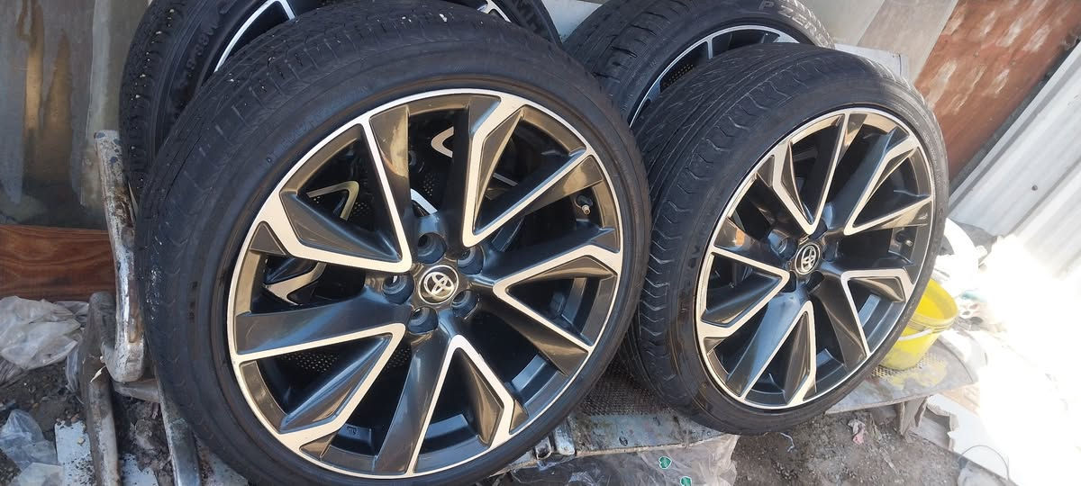 السلام عليكم شباب تخم ويل كورلا امريكي seحجم ١٨/٤٠/٢٢٥للبيع اومراوس مكاني بغدادهاتف ***********وبيه واتساب
