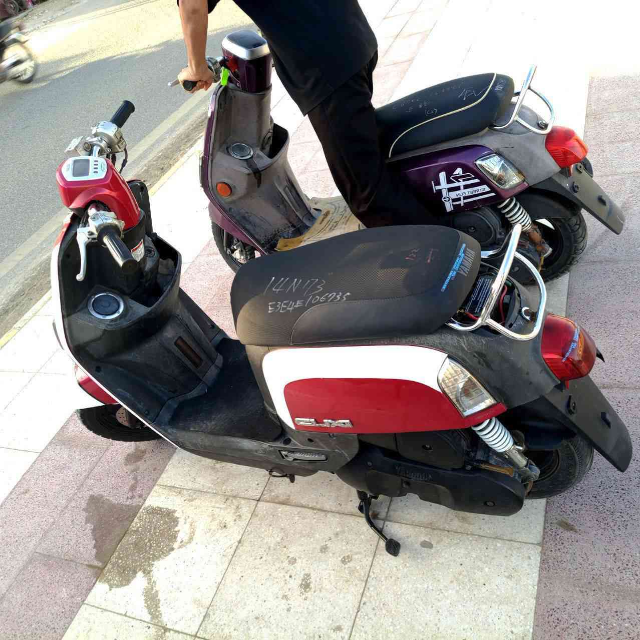 السعر 1250
كفاله عامه 
موديل 2009 ماشيه فقط 28الف
***********
