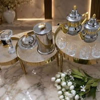 طلبية • زبونة • طاولة