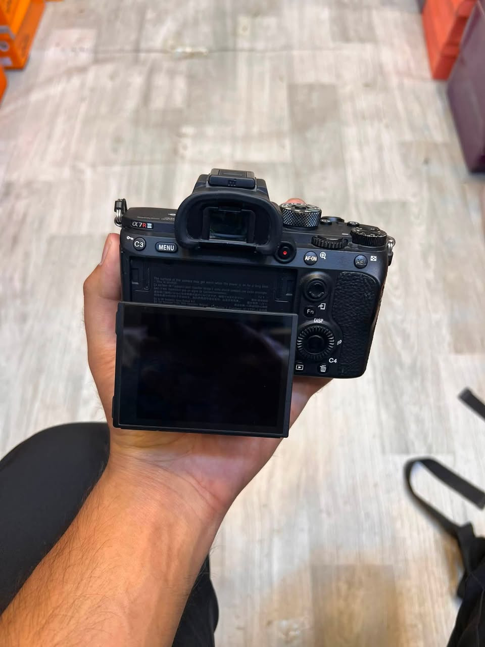 بدي سوني a7Riii
نظيفة جداً مع الكارتون والملحقات
شراي راسلني خاص او واتساب
مكاني بغداد مدينة الصدر
***********
