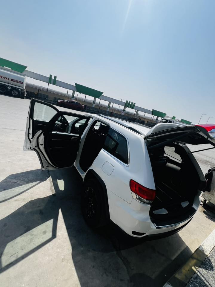 م الله الرحمن الرحيم 
‎2014#للبيع
‎جيب گراند شيروكي ليمتد فول ١/١
✅كلين تايتل 
✅اناره ترحيب
✅تشغيل عن بعد 
✅شاشه كبيره 
✅دخول ذكي 
✅مقاعد كهرباء
✅مقاعد امامي خلفي تدفئه تبريد
✅ستيرن هيتر 
✅داخل اسود 
✅بانوراما
✅جنطه كهرباء 
✅كير طياره 
✅مكينه 6:::3600
✅نظام تعليق بدون جوبلس المرغوب
✅كامره دواره 
✅5 انظمه قياده 
✅تحكم ستيرن 
✅شفتات ستيرن 
✅عدسات متحركه
✅شفتات ستيرن 
✅دبل كزوز 
✅دمام 
✅اشاير بالمري 
✅مري هيتر 
✅صدر امامي خلفي ١٠٠٪؜
✅ممشى السياره ١٢٢ مايل 
✅السعر 237
***********
