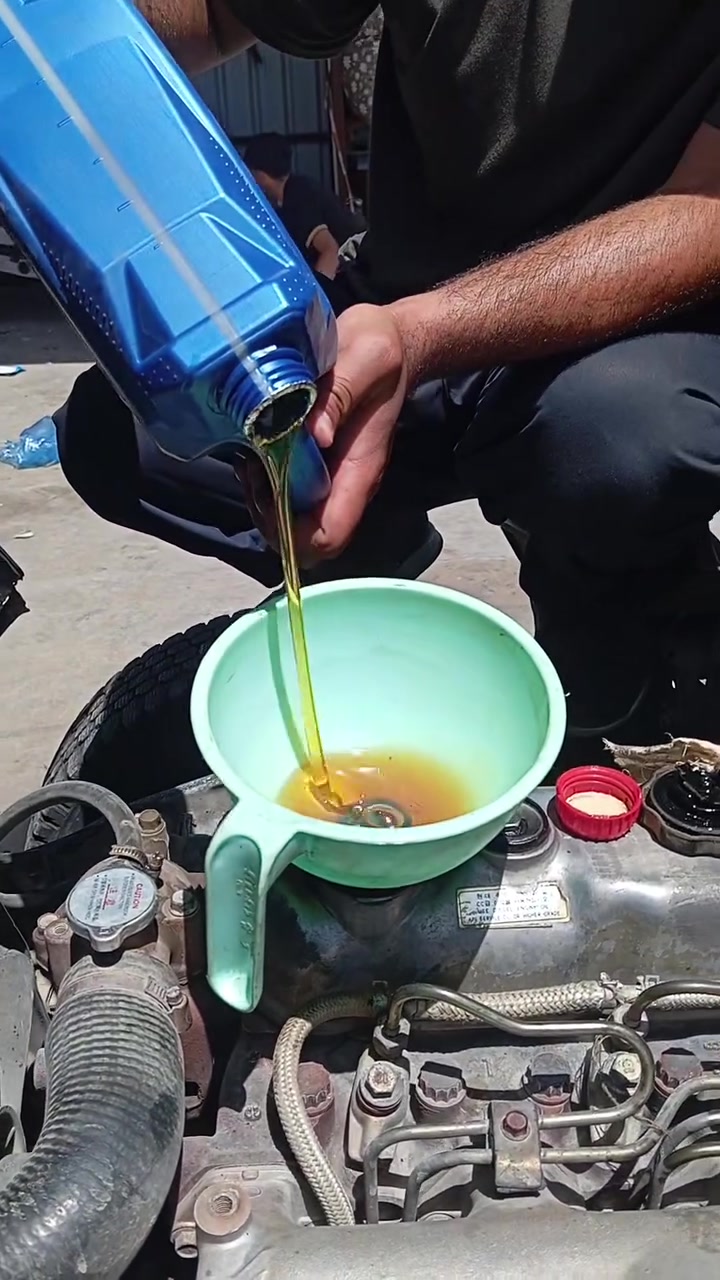 خدمات الاخوين الزيوت السيارات 
عنوان بغداد الدوره البوعيثه 
التواصل ***********
@إشارة @إشارة @إشارة 
@إشارة الجبوري لتوزيع الزيوت
