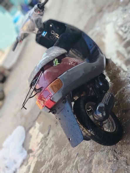 سلام عليكم دراجه بطه خطين للبيع دراجه حلوه مكينه ناعمه فول كله شغال نقص باتري سعر ١٧٥ مكاني مسيب رقم ***********
