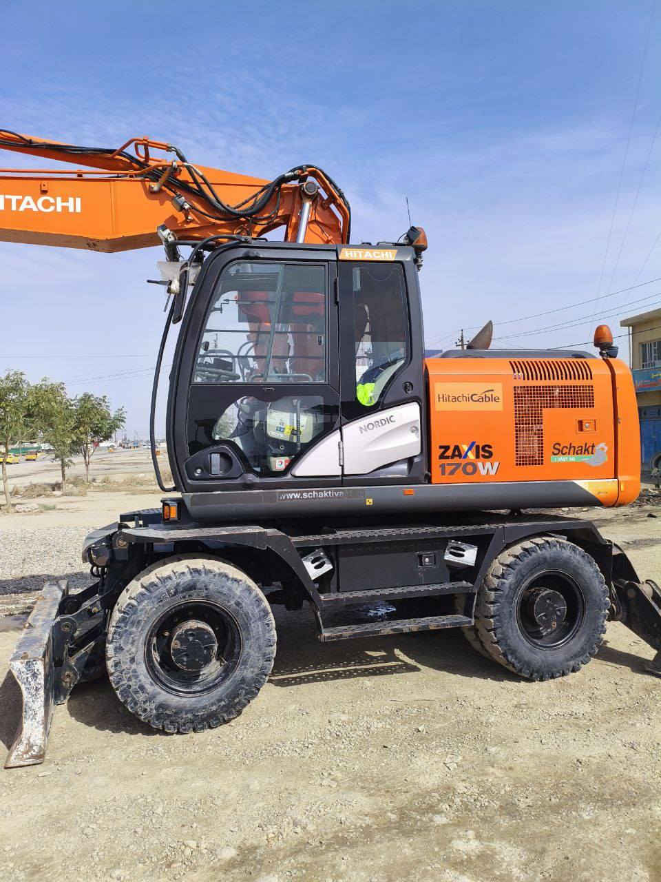 حفارة للبيع بي فايف موديل 14 اربيل  
***********
