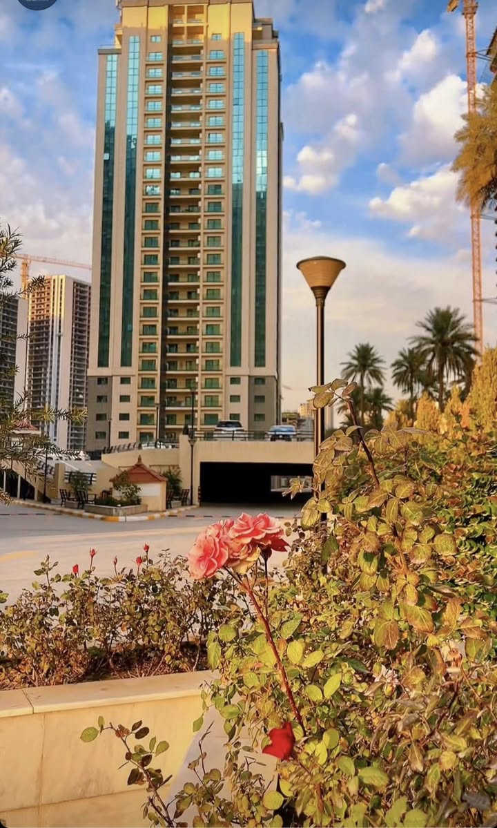 بسم الله الرحمن الرحيم 

.. للبيع فقط…فرصه للاستثمار 
والسعر جدا مناسب 

شقه في مجمع رويال ستي المنصور /البيجية 

 غرفتين وصاله حمامات عدد ٢ مع لوندري
منظومه اطفاء حرائق في كل الغرف والممرات بالكون على طول الشقة اطلالة مميزه داخليه على النافوره والبوليفارد تطل على كل المجمع من الداخل  

مساحه الشقه ١٨٢ متر

طابق —١٦ —اطلاله داخلية البنايه رقم— ٧ —المميزه 
المجمع راقي جدا ومسكون وموقع استثماري 

الشقه زون الثاني تكون جاهزه خلال هذه السنة مع مطبخ مجهّز (كاونتر، مرشحة، فرن، طباخ) وسبالت نظام تكييف وتبريد مركزي VRF  
كهرباء 24 ساعة
مميزات المجمع:

مساحات خضراء تشكّل 75% من المشروع
4 منافذ دخول مع سيكورتي
مهبط طائرة على كل بناية
طابو صرف + سند مستقل

للاستفسار

***********

 #المنصور
#مجمع
#رويال
#الشعب
#بغداد
#تسويق
#خدمات
#اعلانات
#اكسبلور
#تفاعل
#مشاهدات
#عقارات
#مطارالمثنى
#عقارات_بغداد
#شقة
#عقارات_المنصور
#العراق
