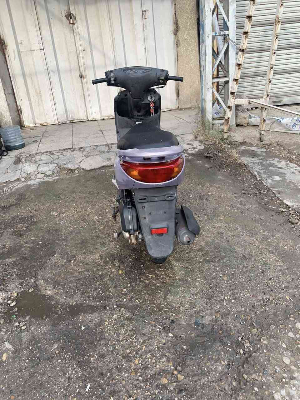 سلام عليكم بريز لايت جوة الدراجة نازلة رمبة صارلهة ١٠ ايام الدراجة مكفولة من كلشي السعر خاص و اي ستفسار اني خادم ***********
