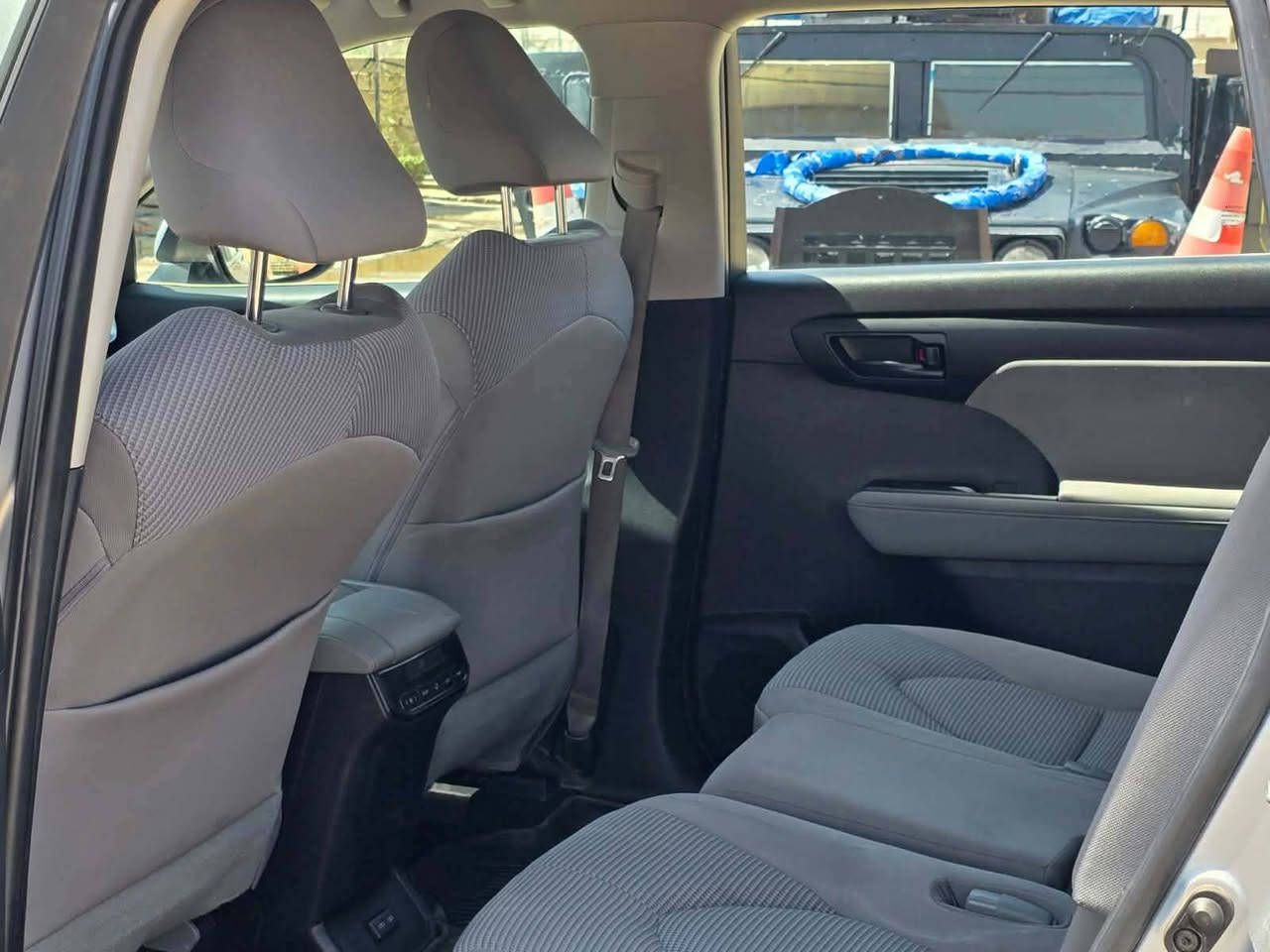 هايلاندر وارد أمريكي للبيع فقط
رقم السيارة : كركوك 

موقع السيارة : كركوك /قضاء الحويجة 

موديل: 2023 

السيارة بإسمي 

المواصفات:

محرك 4 سلندر توربو هايبرد

بصمة تشغيل 

بصمة ابواب دخول ذكي 

بريك كهربائي 

نظام اوتو ستوب 

نظام اوتو هولد 

وضعيات قيادة درايف مود سبورت .نورمال .ايكو 

مانع انزلاق تراكشن

نظام نزول منحدرات 

صندوك كهربائي 

رادار نقطة عمياء جانبي ‘

رادار خروج عن المسار 

رادار مانع تصادم امامي 

رادار خلفي للسيارة 

مقاعد صف ثالث يعني 7 راكب.  

شاشة كبيرة 

مداخل USB وتايبسي 

تحكمات ستيرن اوامر صوتيه فول 

4 تايرات جدد. 

والباقي عالشوف. 

رقم الشاصي:

5TDBBRCH1PS579077

الملاحظات: الچاملغ جهة السايق مبدل والسكن الخلفي تعديل بارد. 

صور الضرر مرفقة أدناه

رقم الهاتف:

  *********** / *********** 

السعر 285 ورقة وبيها مجال
