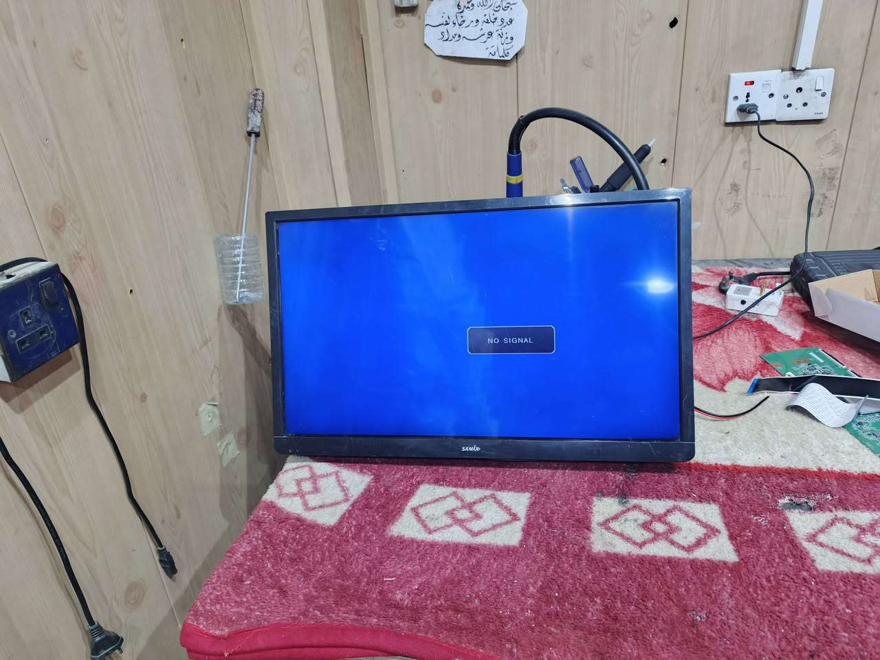 شاشة حجم 19 مستعمل للبيع سعرها 25 قفل مكاني الاعظمية *********** متوفر واتساب
