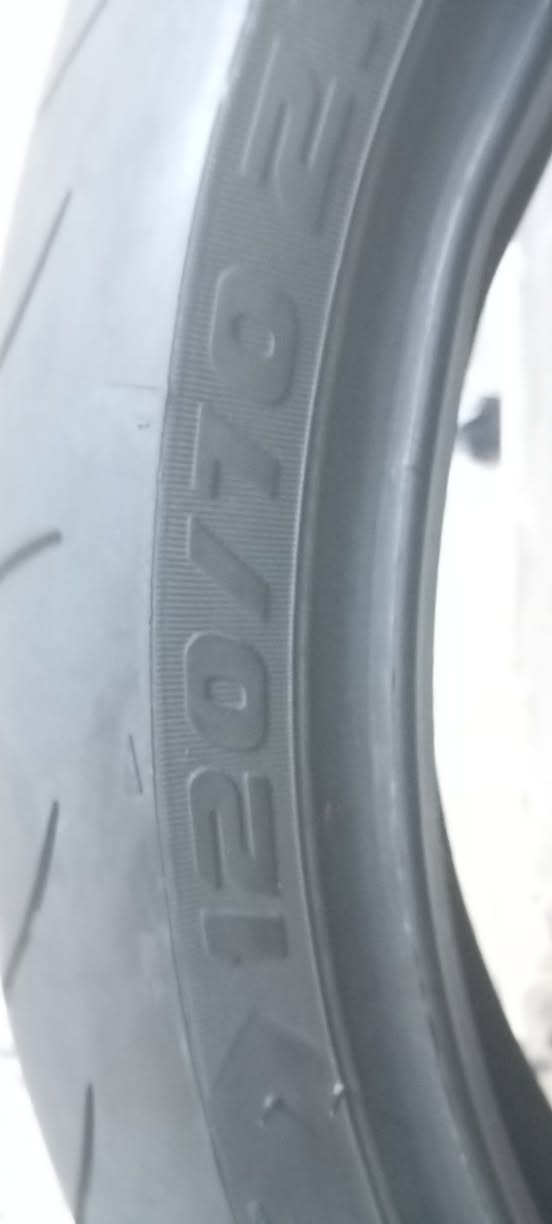 تاير امامي 120/70 صناعة المانية جديد ما مستخدم يوجد توصيل داخل بغداد السعر ٤٥ وبي مجال 
***********
