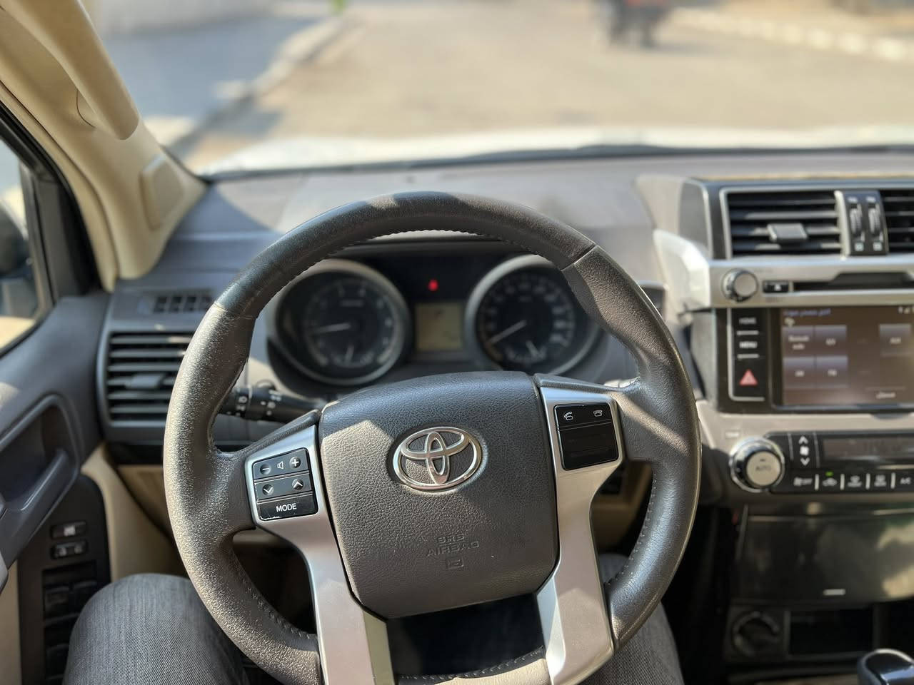 السلام عليكم ابرادو ٢٠١٤ رقم أربيل أنكليزي  مكفوله عام  مكينه ٢٧٠٠  تبريد ٣ قطع تخم تاير جديده. مال جنابه ماشيه ١٦٢ 
السعر ٢٧٠ وبيه مجال مواصفات البرادو معروفه
***********
