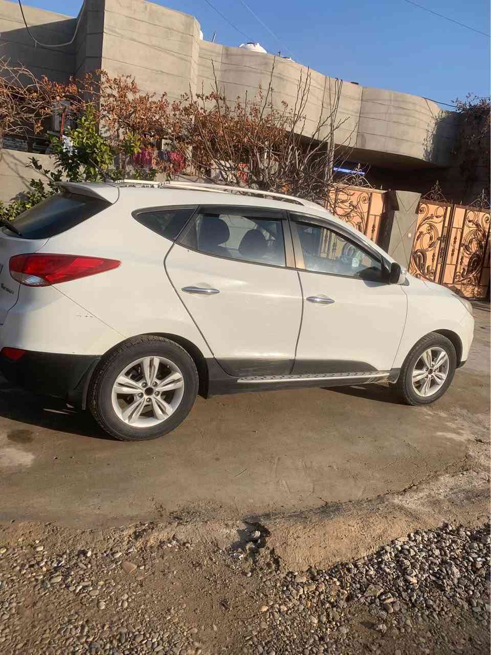 تكسون ٢٠١٠ بو فروتني سلايته پانورامايه زورا پاقژه مالي فقيري يه ، سياره يا من بخويه يا مالي يه  ج مصره ف تيدا نينه  ، تني هه كه تو بخو مصره فه كي ليبكه ي . دوو ده رگه هـ و جاملوغه ك دكه ل بوسته ك بن ره قه مي پشتي صبغن و سه ري بولندي تعديله…سنويي يا سه ر فه جويي  و يا سه رنافي من  ، ٤ وه ره قه غراميت سه ر دي به ر هينه برين، ٢٦٤ كم يا جويي  . عنوان دوميز..هه كه مشته ريبي  وه ره خاص يان په يوه نديي في ژماري بكه *********** دهوك, العراق
