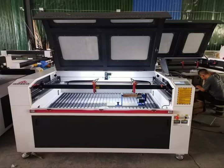 #آلات #ليزر #للصناعات الخشبيه والدعاية والإعلان الصناعات الجلدية  والبلاستيك وألواح الاكريليك ......
مكنة #ليزر_Co2 الاحترافية 
🔸جودة قطع متميزة  وسطح أملس بدون أي نتوءات 
🔸معالجة منتجات دقيقة 
 ومتنوعة 
🔸تدخل في قص ونقش وزخرفة مجموعة متنوعة من المواد والخامات
💎سماكات ومساحات عمل مختلفة 
60*90
90*130
100*160
130*250
💎جلسات دعم فني اونلاين 
فريق كبير مختص  للرد عليكم واتس اب عبر الرقم 
008618954507672


**إذا كنت صاحب هذا الإعلان وتريد حذفه لأي سبب، رجاءا أرسل رسالة إلى الدعم الفني**