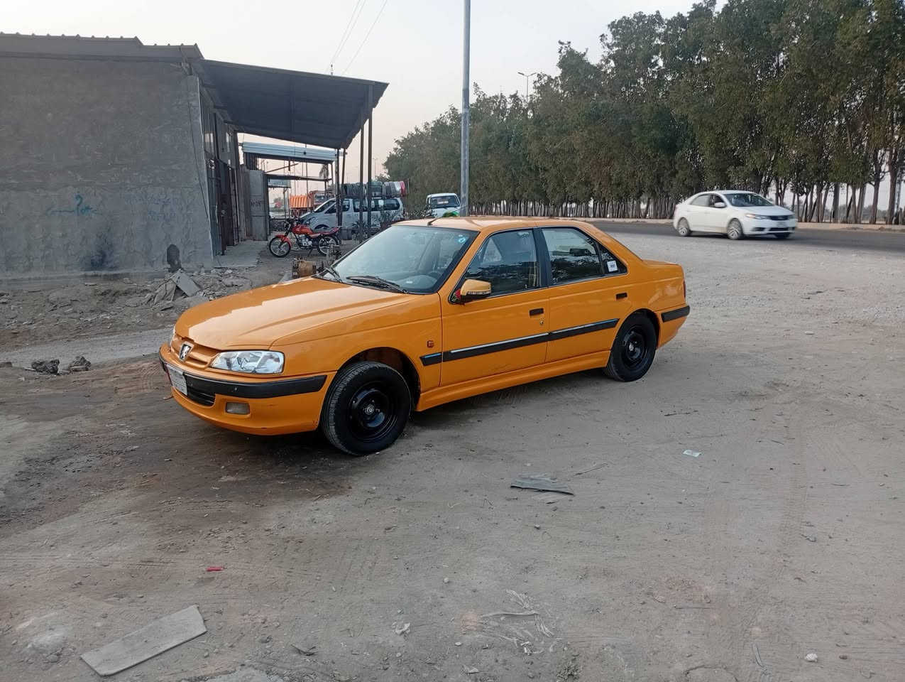 السلام عليكم للبيع بيجو بارص 2018 بسمي كير مكينه مكفول. منظومه غاز جديد. تدفئه تبريد. سياره جاهزه كفاله 
السعر 63 وبيها مجال قليل ***********
