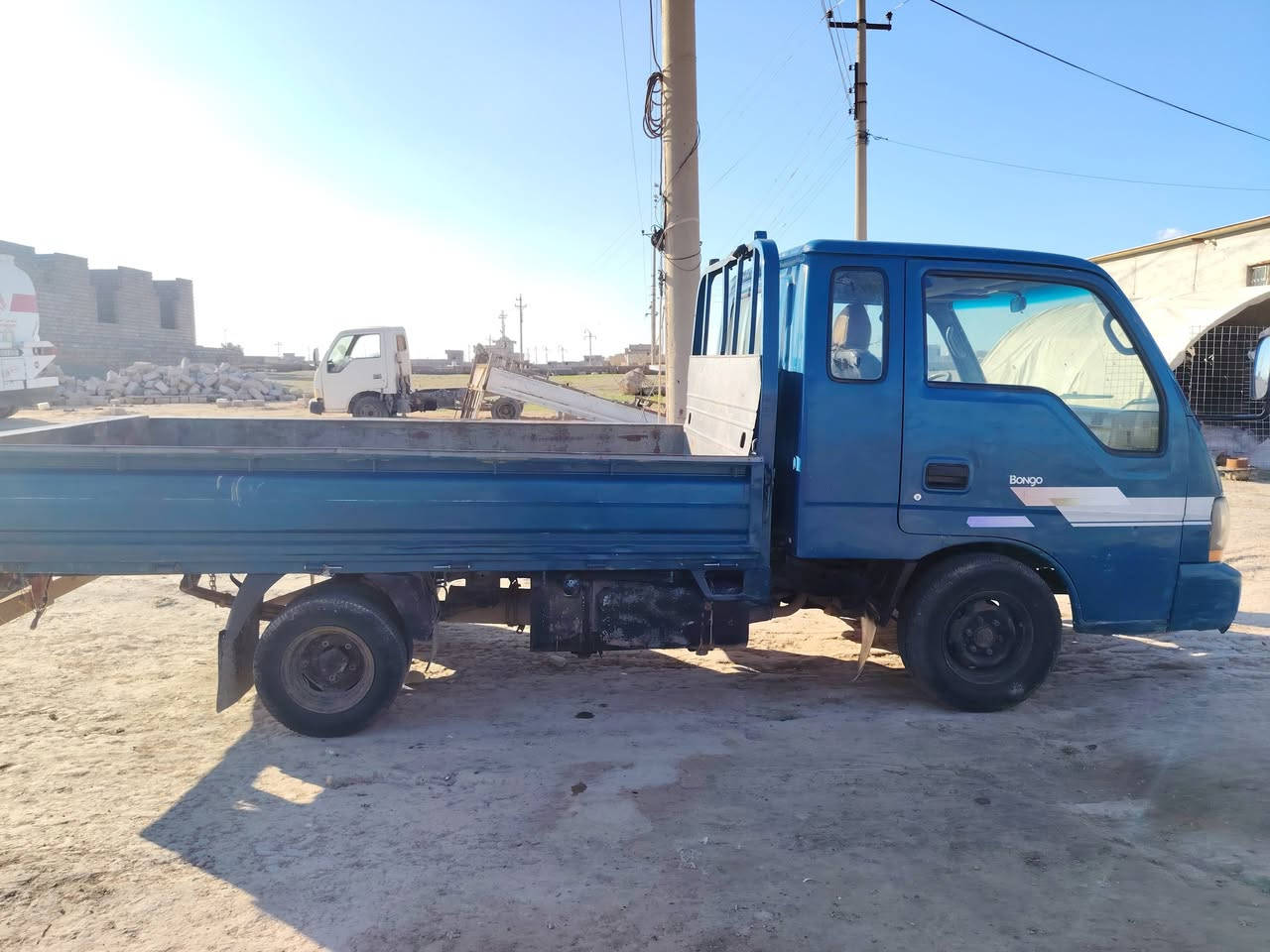 السلام وعليكم للبيع كيا برون ادوات مامسجل بدون صبغ بدون دعم محرك وگير واكسن شرط صدر جديد باور جديد السيارة على وضع الشركة السعر 35$الاستفسار اتصل على الرقم ***********
