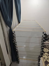 متاح فاترينات عدد 8 . نظيفات جداً ، استعمال قليل . الارتفاع مترين ونص ...