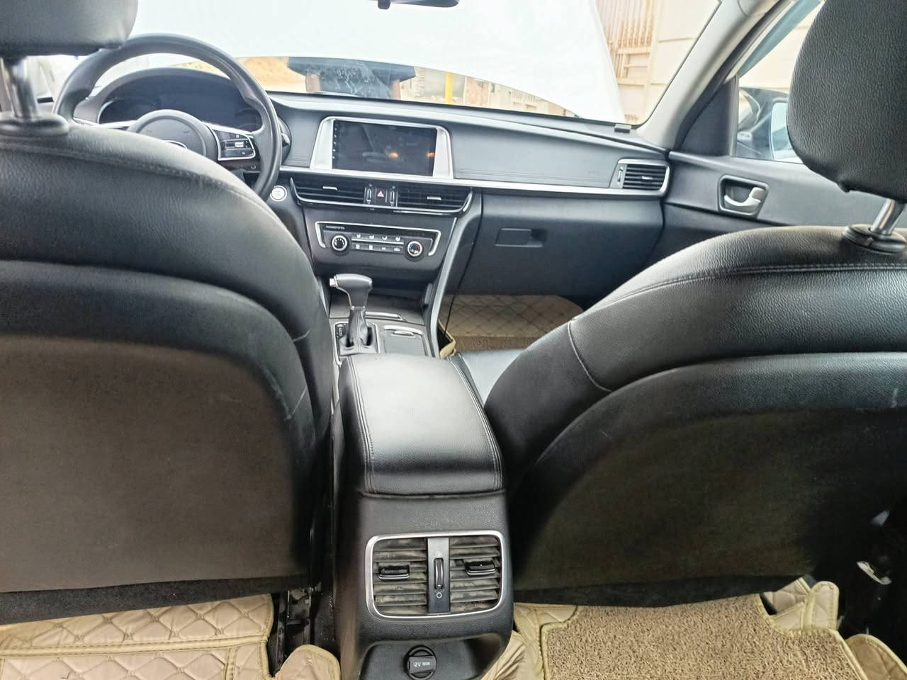 اوبتما 2020مكينه2000دوش
وارد كوري 
سياره كشنات جلد  قطعتين تبريد بصمه تشغيل صندوق ذكي عند الاقتراب اشارت ترحيب عند الاقتراب مري شفط حساسات كامره خلفيه 
سياره بيه قطعتين كلير وبنيد صار عندي بدلته أصلي 
السعر 160وبيه مجال 
التواصل ***********
مكان سياره بغداد
