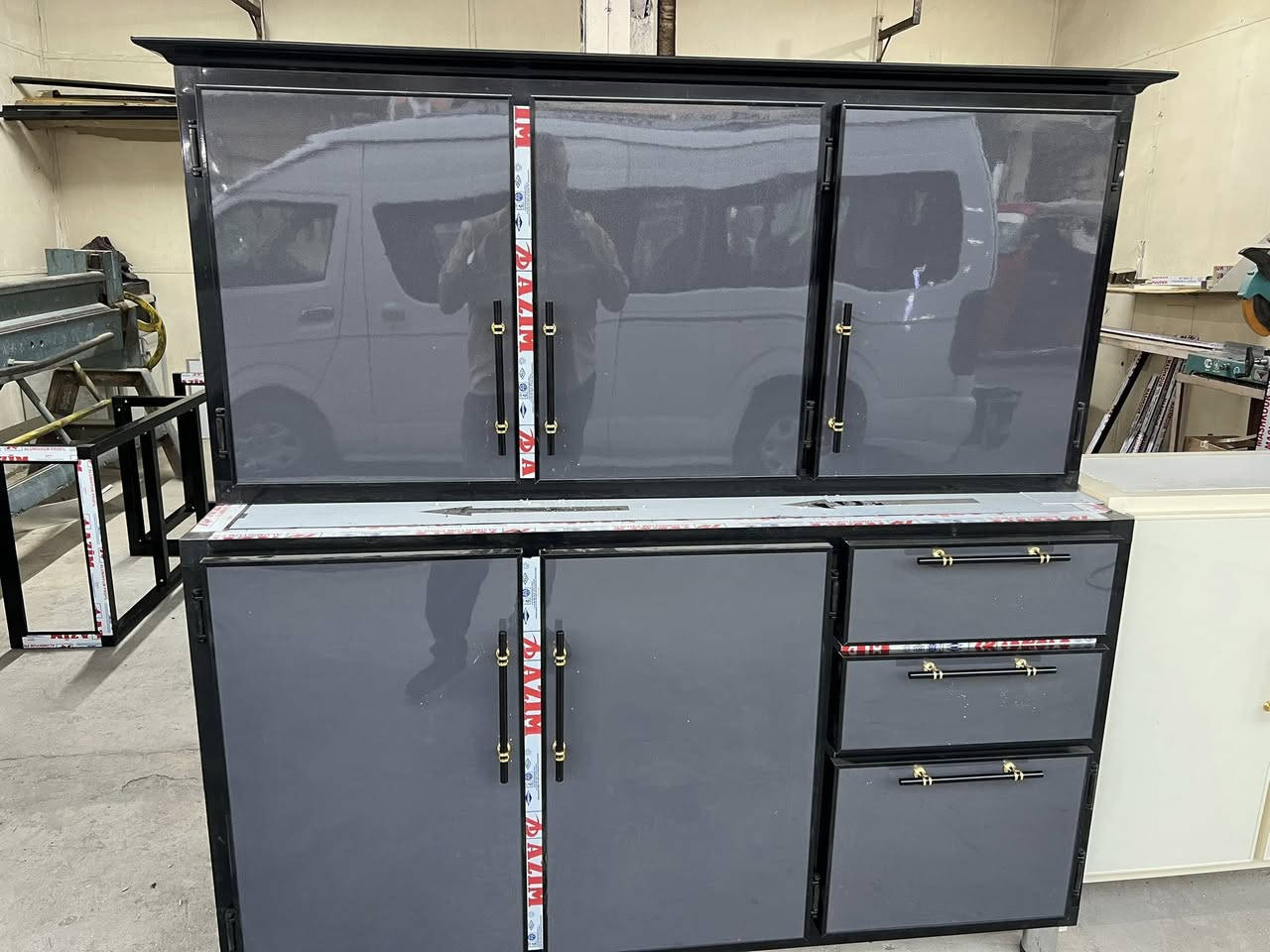 #ابو ادم الحمداني لعمل كاونترات المنيوم حسب الطلب (سعر المتر 120الف  الأرضي / سعر مترملحق 80الف  نقدا) القسط 150الف تركي درجة أولى العنوان بعقوبة قرب سوق الطيور للاستفسار والطلب مراسلة الصفحة او ع واتس اب ع الرقم ***********
