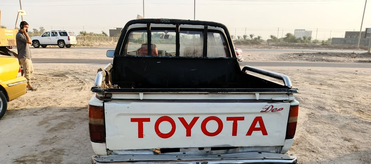 السلام عليكم اخوان رحمه الوالديكم الي مايشتري لا يكلي أنه اجيك ويجذب عالناس  سياره  للبيع تويوتا موديل 2000السنويه لغايه 2030 باسمي   مصبوغه عام مكفوله كير محرك اكسن  شاصي   السعر 63وبيهه مجال قليل العنوان البصره المدينه الهوير الرقم ***********
