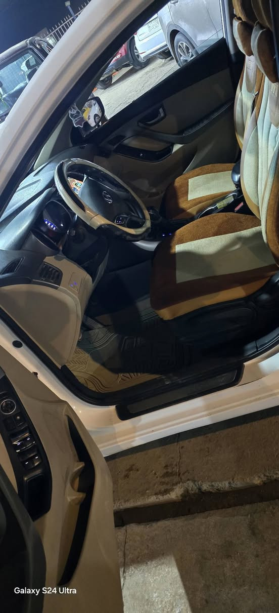 السلام عليكم
النترا ٢٠١٥ خليجي 
بيها جاملغ امامي صبغ اثر تشليع الصبغ 
ولباقي كفاله عامه 
فول مواصفات ١.١ 
٤ بصمات 
فتحه كشن كهربائي 
تبريد قطعتين 
٤ انظمة قياده 
كير مكينه كفاله تبريد ثلج حداديه تخم تاير كله جديد 
مكينه ٢٠٠٠ دوش 
السعر ١٢٠ 
ميسان العماره ابو رمانه 
***********
