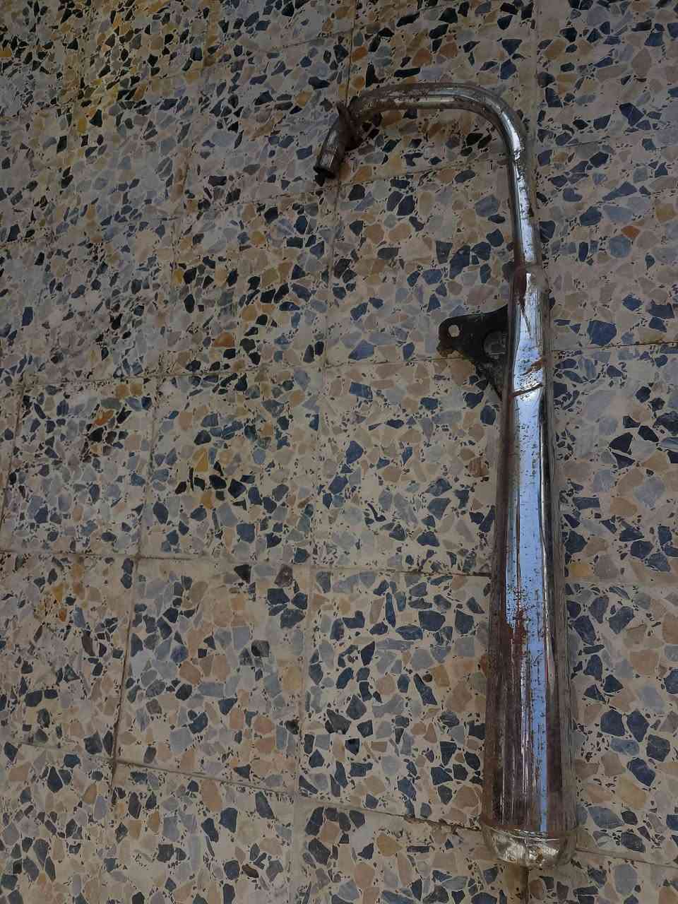 سلام عليكم شاصي وتيرات وصدر انتنس وماشه وكزوز وكشن وتانكي سيبايه كلمن وسعره مكاني بصره الجزيره ***********
