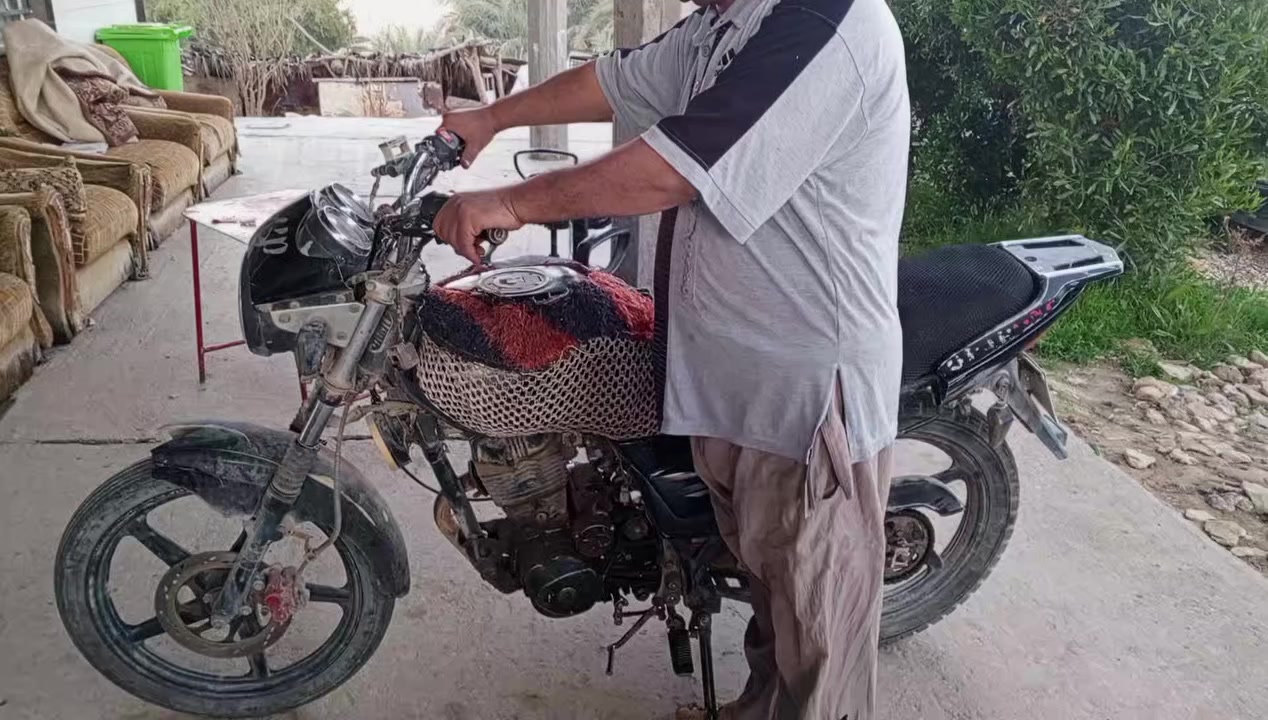 ماطور هيوشه للبيع ماطور شغال سلف وهندر كير ومحرك خير من الله السعر 300 وبيه مجال بسيط ابيع كوم حديد الشراي يتصل *********** المكان بروانه
