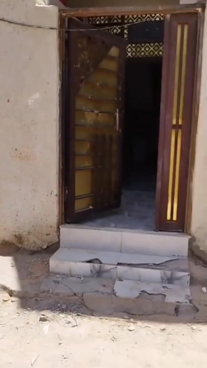 سلام عليكم
للبيع بيت طابقين في كربلاء في منطقة الحر الصغير قرب اسواق السلطان 
يوجد في طابق الارضي 
استقبال خارجي وصاله ومطبخ وحمامات 
وطابق ثاني
يحتوي على غرفتين وصاله ومنور وحمامات 
للأستفار +964 770 359 1020


**إذا كنت صاحب هذا الإعلان وتريد حذفه لأي سبب، رجاءا أرسل رسالة إلى الدعم الفني**