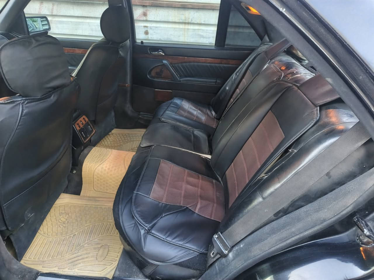 السلام عليكم للبيع أو مراوس بأقل شبح موديل ٩٢ ٦٠٠ محور vvt
المواصفات
دبل جام
مري جانبيه كهرباء 
تبريد ثلج 
كشنات كهرباء
تخم تاير 
باتري جديد
صدر خلفي أمامي 
داخل كلش نضيف
فتحه سقف طكتين
كهربائيات شغاله
النواقص
 الكيلو متر والرون ميشتغلن
مصبوغه عام بدون ضربه
صبغها مو حلو يرادلها أعاده صبغ فقط
باور ستيرن بي شويه ثكل
بوربرن خلفي جهة السايق بي صوت 
رقم بغداد دولي جديد باسمي 
سنويه لحد ٢٠٢٨
هزه كامله 
السعر ٦٥ وبيها مجال قليل 
السياره نضيفه أكثر من الصور 
العنوان بغداد حي الجهاد 
هاتف ***********
