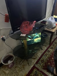 ميز تلفزيون زجاجي