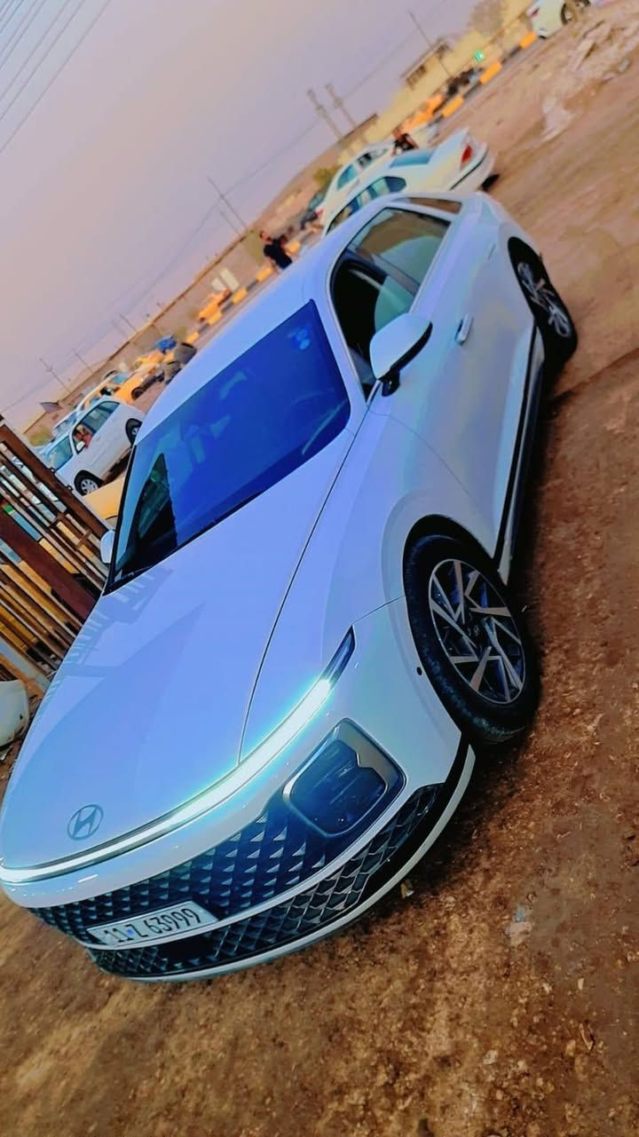 ستفسار *********** ⸻
🚗 للبيع – هيونداي أزيرا 2023 🚗

🔹 الموديل: 2023
🔹 النوع: هيونداي أزيرا شكل الجديد 
🔹 المحرك: 6 سلندر / 3.5 لتر
🔹 ناقل الحركة: أوتوماتيك
🔹 الوقود: غاز
🔹 الدفع: أمامي
🔹 اللون الخارجي: (ابيض)
🔹 اللون الداخلي: (جلد / لون اسود )
🔹 الممشى: (78

✨ المواصفات:
✔️ شاشة لمس كبيرة مع نظام ملاحة
✔️ كاميرا خلفية + حساسات أمامية وخلفية
✔️ مثبت سرعة ذكي
✔️ بصمة تشغيل + دخول ذكي
✔️ مقاعد جلد كهربائية
✔️ تبريد وتدفئة مقاعد
✔️ مساج كشنات 
✔️ نظام المحافظة على المسار
✔️ نظام النقطة العمياء
✔️ رادار أمامي (مانع تصادم)
✔️ تحكم من المقود
✔️ مكيف أوتوماتيك متعدد المناطق

🛠️ الحالة: قبق جنطق وحلك الجاملغ الخلفي 
📄 الورق: كامل / جاهز للنقل

💰 السعر: (210) – قابل للتفاوض بالمعقول
📍 الموقع: (القادسيه )
📞 للاستفسار: (رقم الهاتف)

