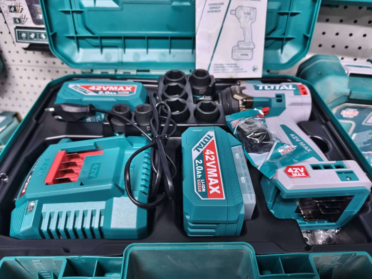 دريل شحن 42 فولت لقمه بعزم 600 نيوتن برشلس 3 سرع يحتوي على نضام التقطيع معه بطاريات عدد 2 بقوه 2 امبير 42 فولت معه شاحن سريع وتحويله امباكت وسيت لقم توتل 
الحجز والاستفسار مراسله الصفحة
https://www.facebook.com/share/1Fsf8nuuzv/
الاتصال ***********
متوفر توصيل الجميع المحافظات العراق 5 الف
