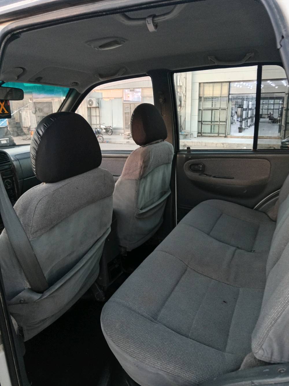 كيا سبورتج موديل 2000 محرك 2000 دوش مسكر بيها خيط رقم بغداد موازي سنوية ساقطة ب 22 بيها جاملغ الايمن بي ضربة مانازلة جوة تبريد شغال تخم تاير باتري جديد حدادية 70% مكان السياره ميسان
