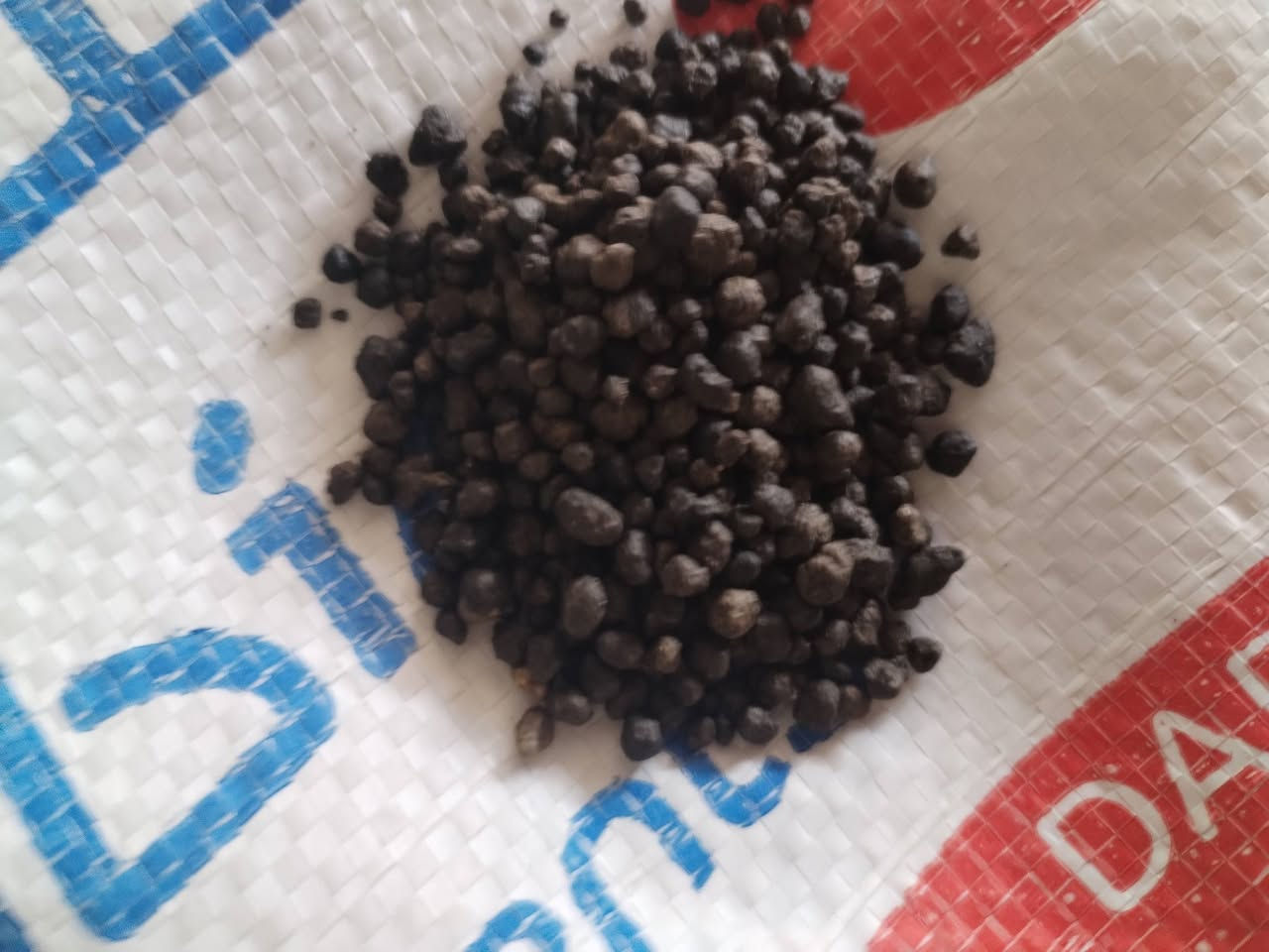 السلام عليكم ورحمة الله وبركاته
#انواع الداب لدى #مصطفى الجبوري 
إلى أصحاب المحلات #التجارية والمزارعون
يتوفر لدى #مكتب مصطفى  #الجبوري 
1- #سابك #سعودي الاصلي 1,280 طن 
2- #سنبلة #الخضراء الاصلي 1,270 طن
3- #ابوالكف الاصلي              1,230 طن
4- #سولفات #كرانول الاصلي  580 طن
5- #كرمانشاه الاصلي             910  طن
6- #الخليج #فارس الاصلي     800 طن

العنوان اليوسفية 
#منطقة #البعامر #محلات جبور

*********** مصطفى الجبوري
