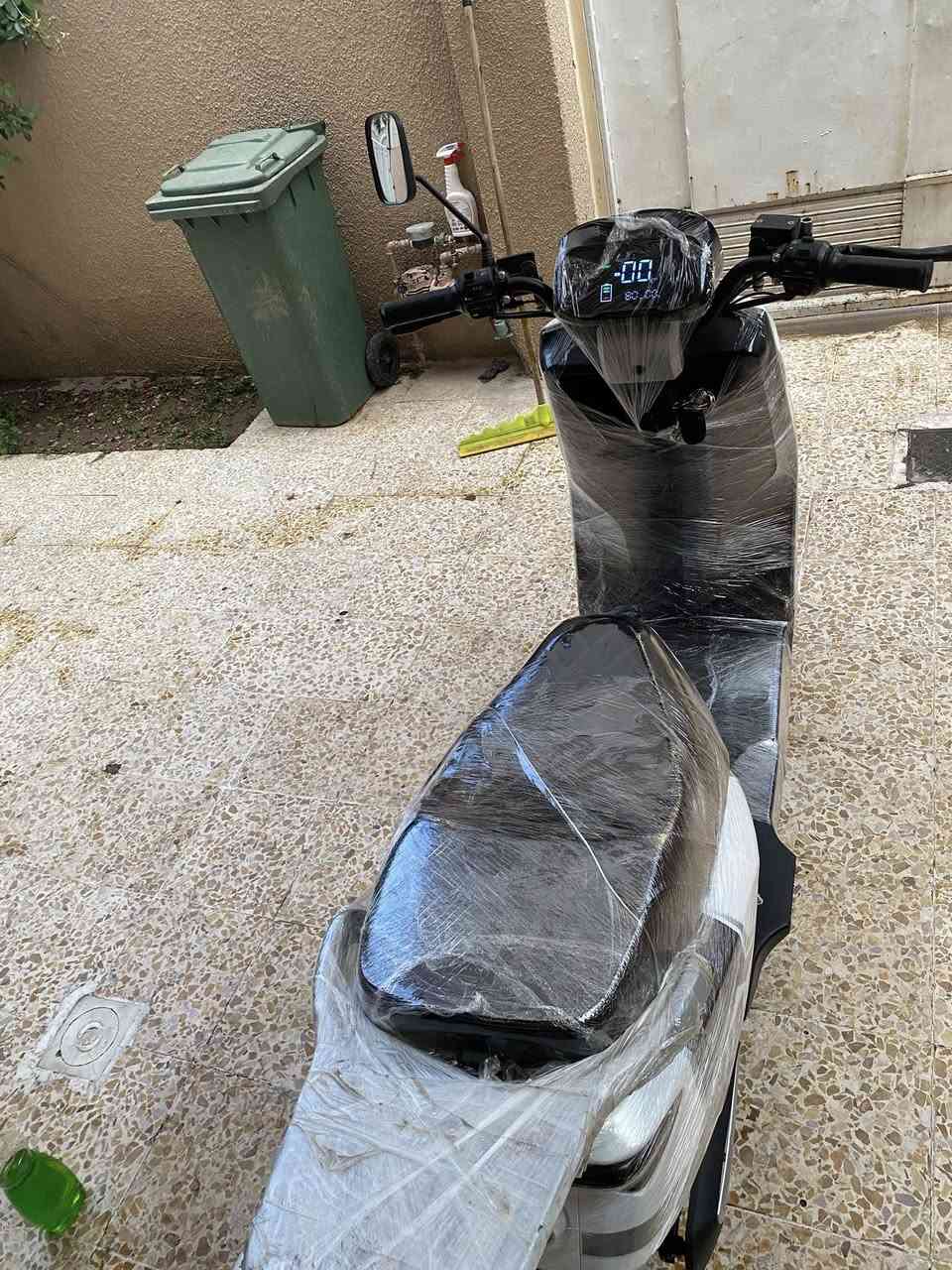 السلام عليكم
دراجه الغنيه عن التعريف 318

ملف (2000) حقيقي

السرعه الحقيقيه 85

عدد البطاريات 6 حجم كبير 

نضام الرجوع الى الخلف (R)

مثبت سرعه + لايتات عالي  (زينون)

٤ نمرات +بريك الامامي دسك + الخلفي دسك

يشتغل عن طريق البصمه + سويچ

السعر 600 وبي مجال حك جيتك


**إذا كنت صاحب هذا الإعلان وتريد حذفه لأي سبب، رجاءا أرسل رسالة إلى الدعم الفني**