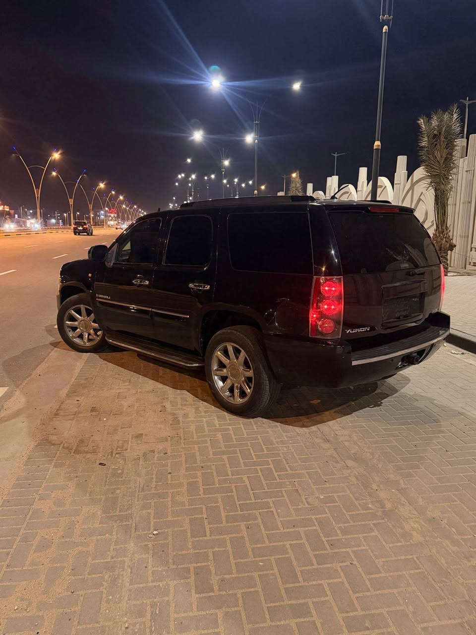 يوكن دنلي فول مواصفات فووول
ادوات موديل ٢٠٠٩ السيارة جديدة بمعنى الكلمة 
متومة طبق الاصل رقم دك وسنوية 
كفاله من الكص 
مكينة كير كفاله كسر كارتون 
تبريد ثلج فتحة بالسقف
كشنات كهربائية 
الكشنات الخلفيه سياحية 
الباب الخلفي كهربائي 
ااسعر ٨٨ وبيها مجال بيع مستعجل 
العنوان البصرة
رقم الاتصال ***********
