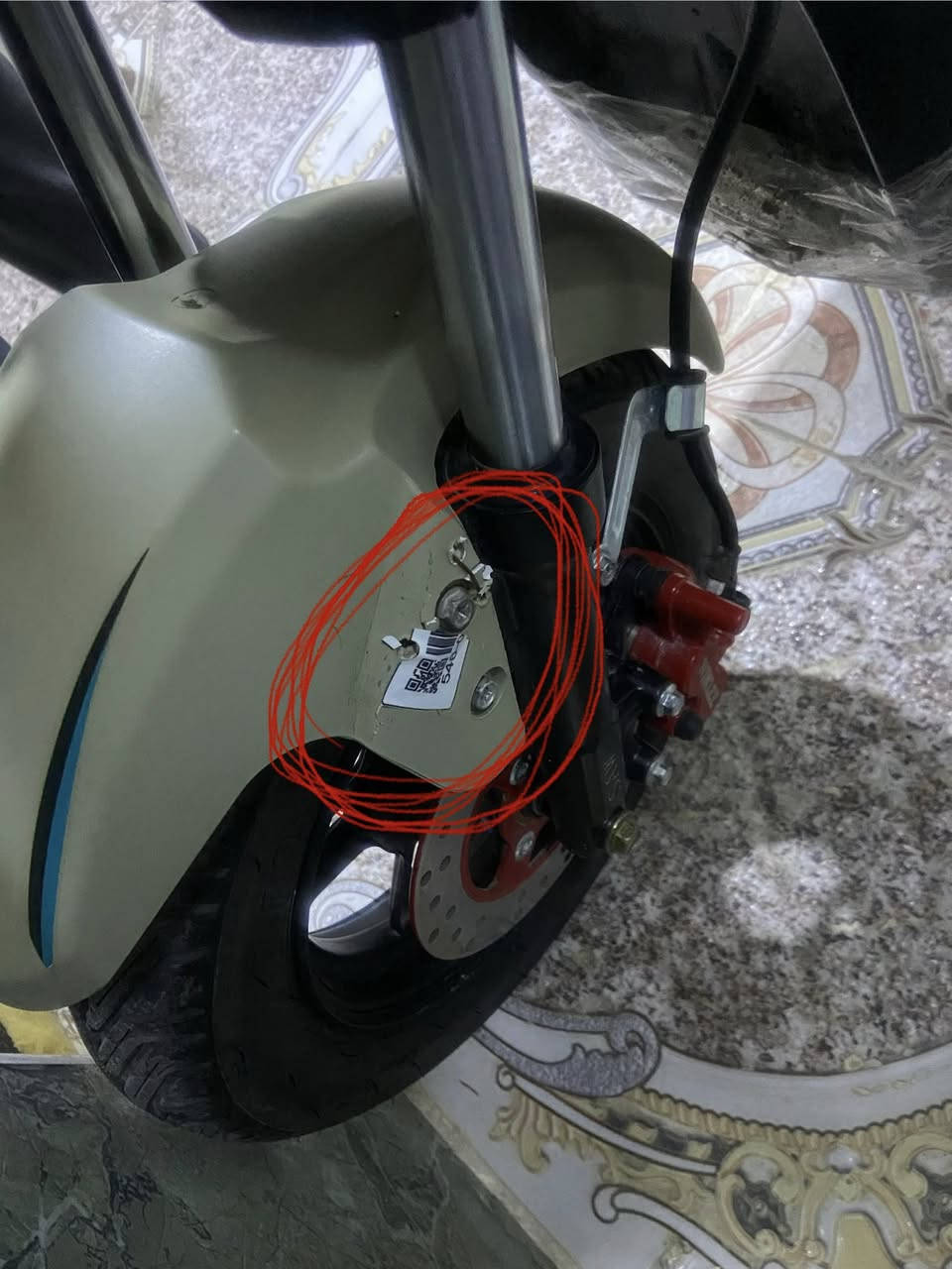 الدراجه R9 مستعمله شهرين
فقط النقص البيها 
1 سرج وكشن 
2 جاملق الكدام 
3 بك لايت 
والدراجه حيل نظيفه وجديده وكلشي شغال بيها كلشي مابيها 
عدد البطاريات 6 
تحتوي على 32 امبير 
وسرعه الحقيقيه 55 وسرعه الوهميه 109
والدراجه السعر قفل 550 وبيها مجال للطيبين


**إذا كنت صاحب هذا الإعلان وتريد حذفه لأي سبب، رجاءا أرسل رسالة إلى الدعم الفني**