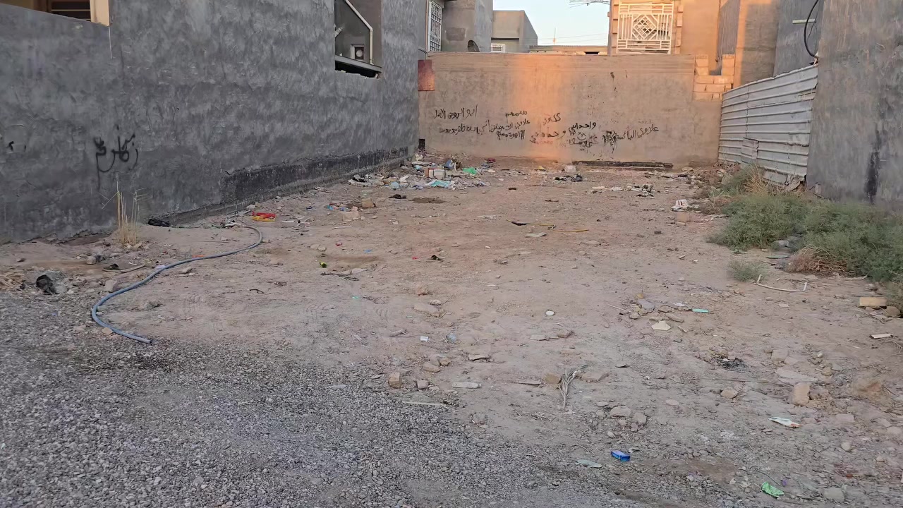 قطعه للبيع 200 متر
ثالث قطعه عن الشارع العام 
ام الهوى الجديده / مدفونه وجاهزه للبناء 
*********** ، ***********
