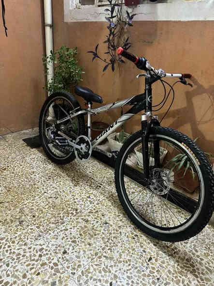 للبيع فقط 

GIANT 

 حجم 26

 تايرات جدد اصليات مال GIANT

كير خلفي 7 نمر  امامي 3 نمر مابي كير 

السعر 135 بي مجال 

مكاني موصل أيسر حي المزارع 

شراي اتصل ***********
