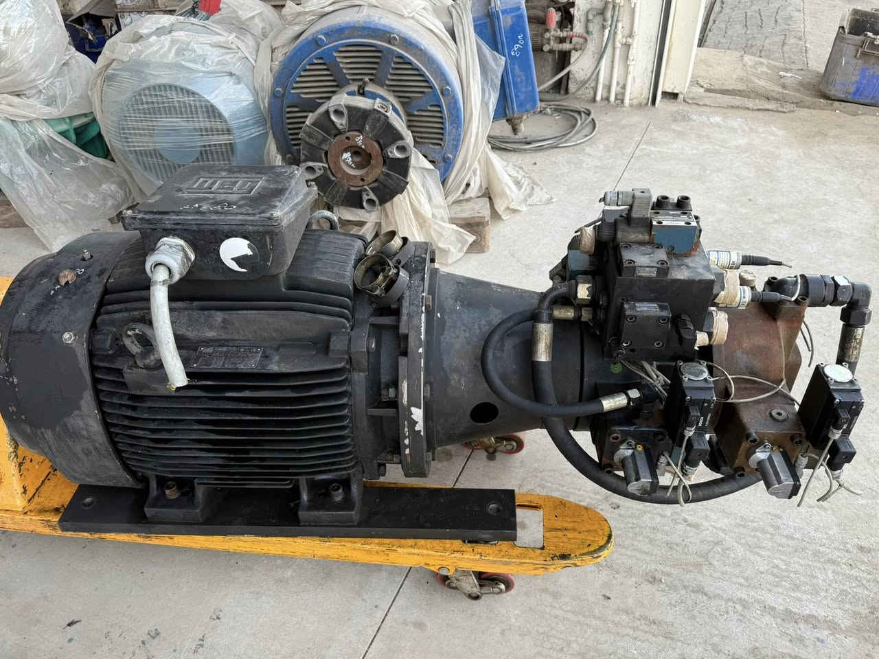 سلام عليكم 
منظومة هيدروليك كاملة بدون نقص ماطور 60 حصان WEG/Lenze دورة 1500 rpm مع مضخة وبلوك صمامات المانية من شركة BOSCH بقوة 315 Bar

-للتواصل عبر الخاص او الواتساب : ***********
 -العنوان: كركوك – المنطقة الصناعية فرع محطة الشهيد او ببسي تاج

📍تتوفر خدمة توصيل الى جميع المحافظات
