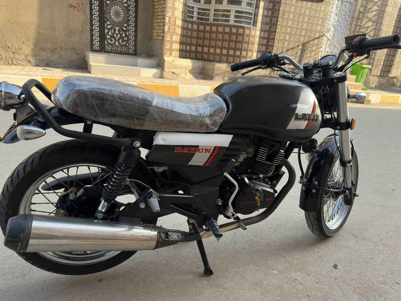 دراجه دايون لايتي 
مديل 2022
لون اسود طافي 
دراجه نضيفه شرط الفحص 
عنوان، سوق الشيوخ الاسماعيليه الاولى 
رقم الهاتف، ***********
