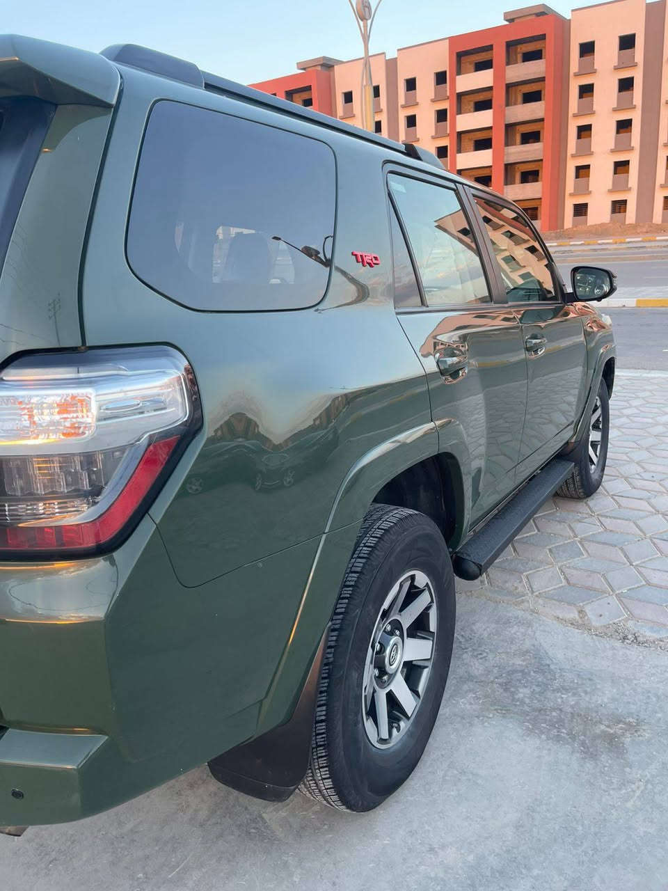 السلام عليكم 
تيوتا فور رنر موديل ٢٠٢٢ وارد امريكي حادثها جاملغ ايمن ماشيه ٣٧ مكينه ٤٠٠٠ لاندكروز ٦ سلندر تخم تاير باتري تبريد حداديه كشنات جلد ٥ راكب كامرات ٣٦٠ درجه مري شفط بصمه شاشه وداش كام امامي خلفي رقم بغداد لل٢٠٢٩ انكليزي لون زيتوني سعرها ٣٢٠ مع المجال للاستفسار اتصل *********** مكان السياره الديوانية مركز
