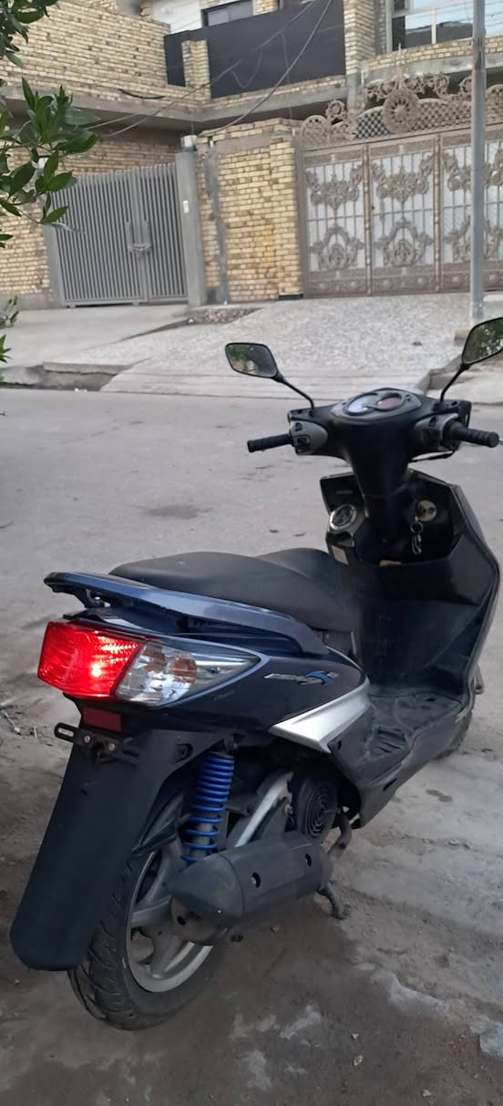 السلام عليكم
دراجه سكنز فحل ياباني صارله شهر طالعه من الرمبه نضيفه جداً جداً  مكفوله كفاله عامه كله شغاله كهربائياته كله تشتغل  دراجه فول نضافه اي نقص ما بيه الأستفسار التواصل على الرقم ***********
