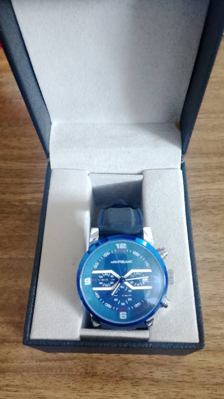 مونت بلانك للبيع سناتر توقيت رياضي بالباكيت 60 الف يوجد توصيل ***********
