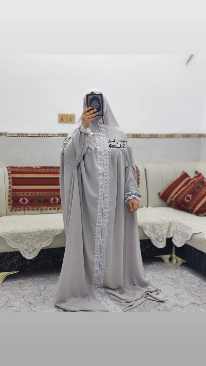 ✨🤍 جادر صلاة وافي وبلمسة ناعمة 🤍✨
لون رمادي هادئ مع دانتيل أبيض فخم بطول الجادر🌿
قماش ناعم وانسيابي يضمن راحة أثناء الصلاة 💫
تصميم واسع ومرتب يغطي الجسم بالكامل بكل أناقة.
متوفرة حسب الطلب ✔️
للحجز والاستفسار راسلونا خاص 📩
أو على المعرف: @oa__117
#سجادتي_أجمل #عباية_صلاة #ملابس_صلاة #أناقة_وستر


**إذا كنت صاحب هذا الإعلان وتريد حذفه لأي سبب، رجاءا أرسل رسالة إلى الدعم الفني**