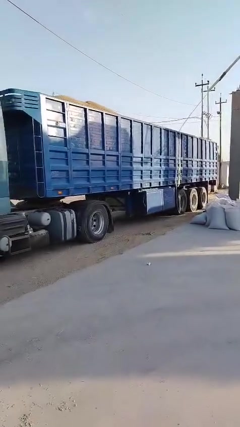 السلام عليكم 
عربانة حدادية للبيع حدادة عامر تخم تاير كهربائيات جديدة هواء جديد ارتفاع اجناب 185 دناكير 14 شاصي 16 مكفولة من الفطر والكسر عربانة مامربوطة بالمرور 
حسين عويد 
‏‪***********‬‏
