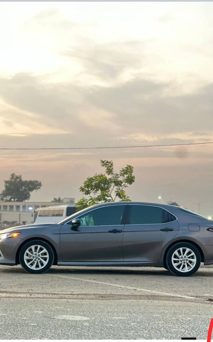 سلام عليكم/كامري موديل 2023للبيع مواصفات نص فول ماشيه 11الف ضررهاخفيف باب مبدل اصلي ورأس البونيد ***********السعر 185قفل
