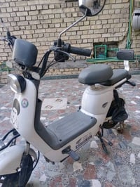 تحتاج تصليح او تبديل بطاريات اربع بطاريات دراجة جديدة بس عوزهة يطاريات...