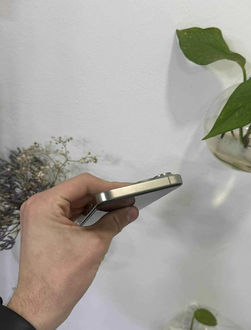 ايفون 15 برو ماكس ذاكرة 256 بطاريه 85 شرق اوسط جهاز كلش نضيف فقط مستبدل شاشه كلش ممتازه الوان ولمس مطابقه وسلم حوافه كلش رفيعه لكن اللزكه جبيره رايده 750 او مراوس بأيفون حسب القناعه مكاني غزاليه ***********
