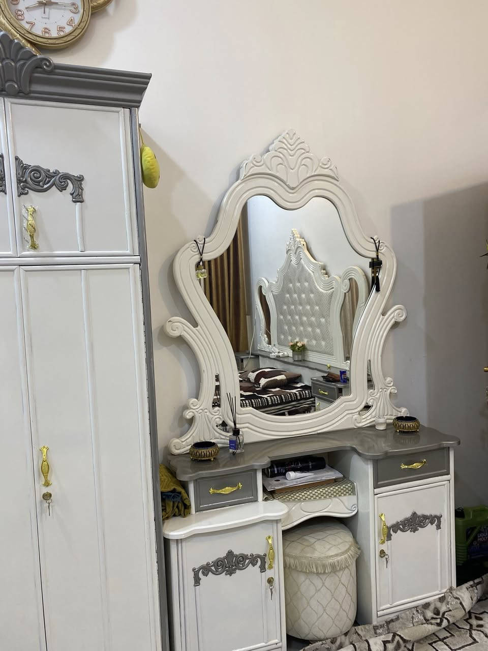 السلام عليكم غرفة اخشاب تسگام ملكي جديده 7 قطع  كنتور طابقين 6 ابواب صارله 3 اشهر من ماخذها بمليون و600 /اريدها بمليون قفل بدون عمله مكاني كربلاء هذه رقمي ***********
